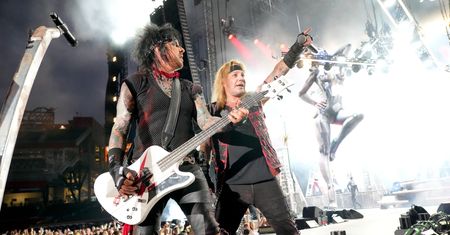 Groźny wypadek na koncercie Mötley Crüe. "Mężczyzna leżał w kałuży krwi"