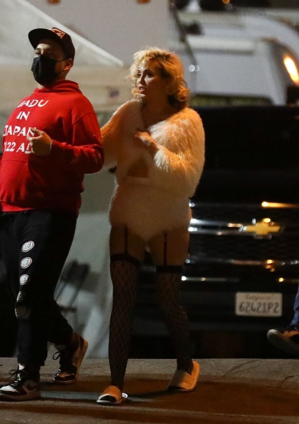 Miley Cyrus w futrzanych majtkach 