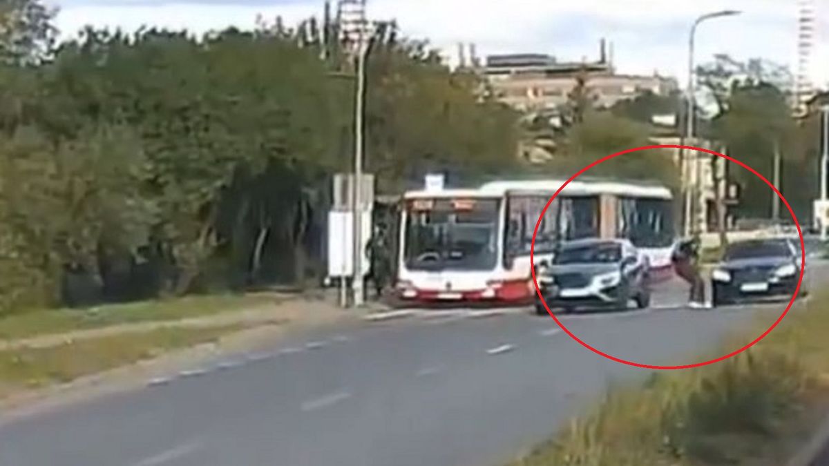 Pieszy mógł zginąć na pasach.