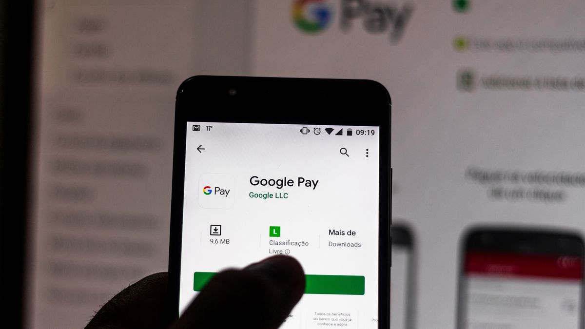 BRAZIL - 2019/09/11: In this photo illustration the Google Pay logo is seen displayed on a smartphone. (Photo Illustration by Rafael Henrique/SOPA Images/LightRocket via Getty Images)