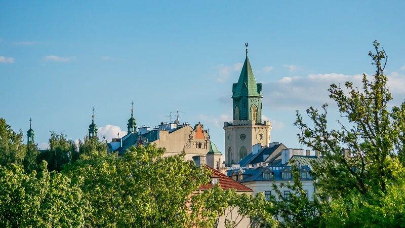 Widok na wieżę Trynitarską