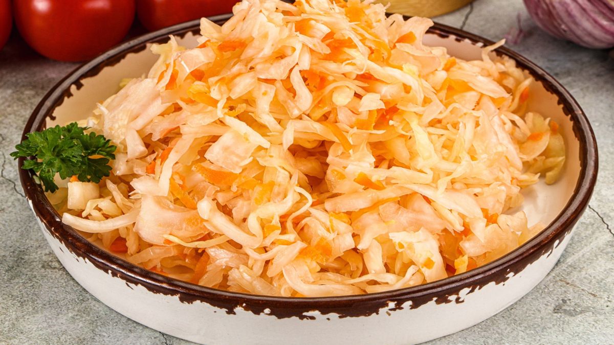 Surówka z kiszonej kapusty z musztardą