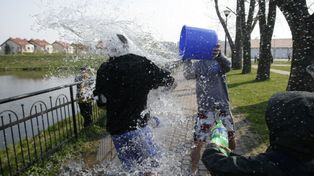 Lany poniedziałek, czyli dyngusiarze na ulicach. Jak oblewać wodą, aby nie dostać mandatu...