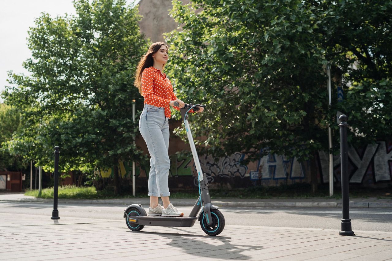 Hulajnoga elektryczna do szkoły. Dlaczego warto?