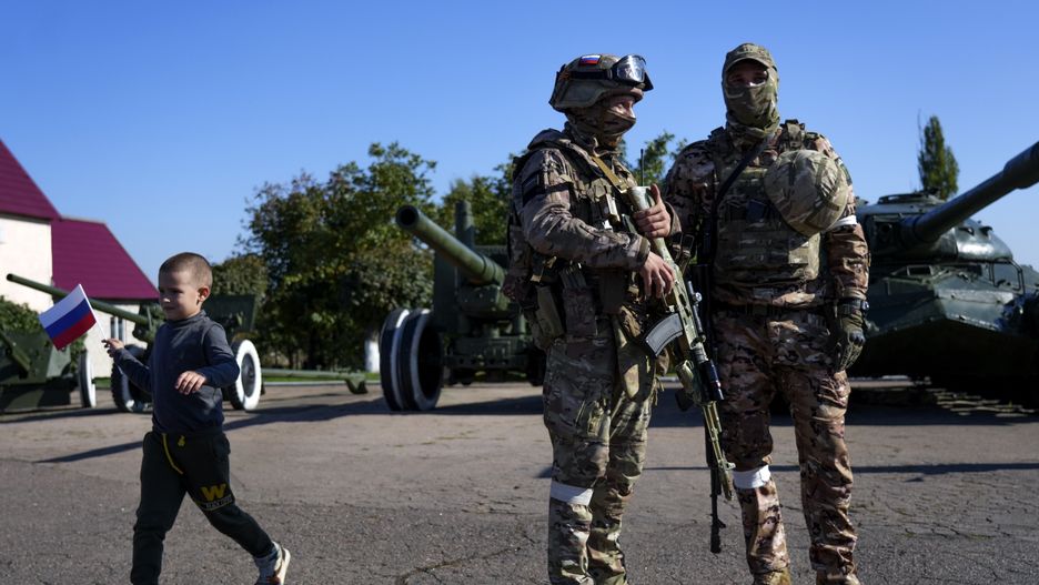 Rosjanie mają wiele problemów na zajętych w Ukrainie obszarach. Muszą zdecydować, czy bronić swoich pozycji w Ługańsku czy na Zaporożu