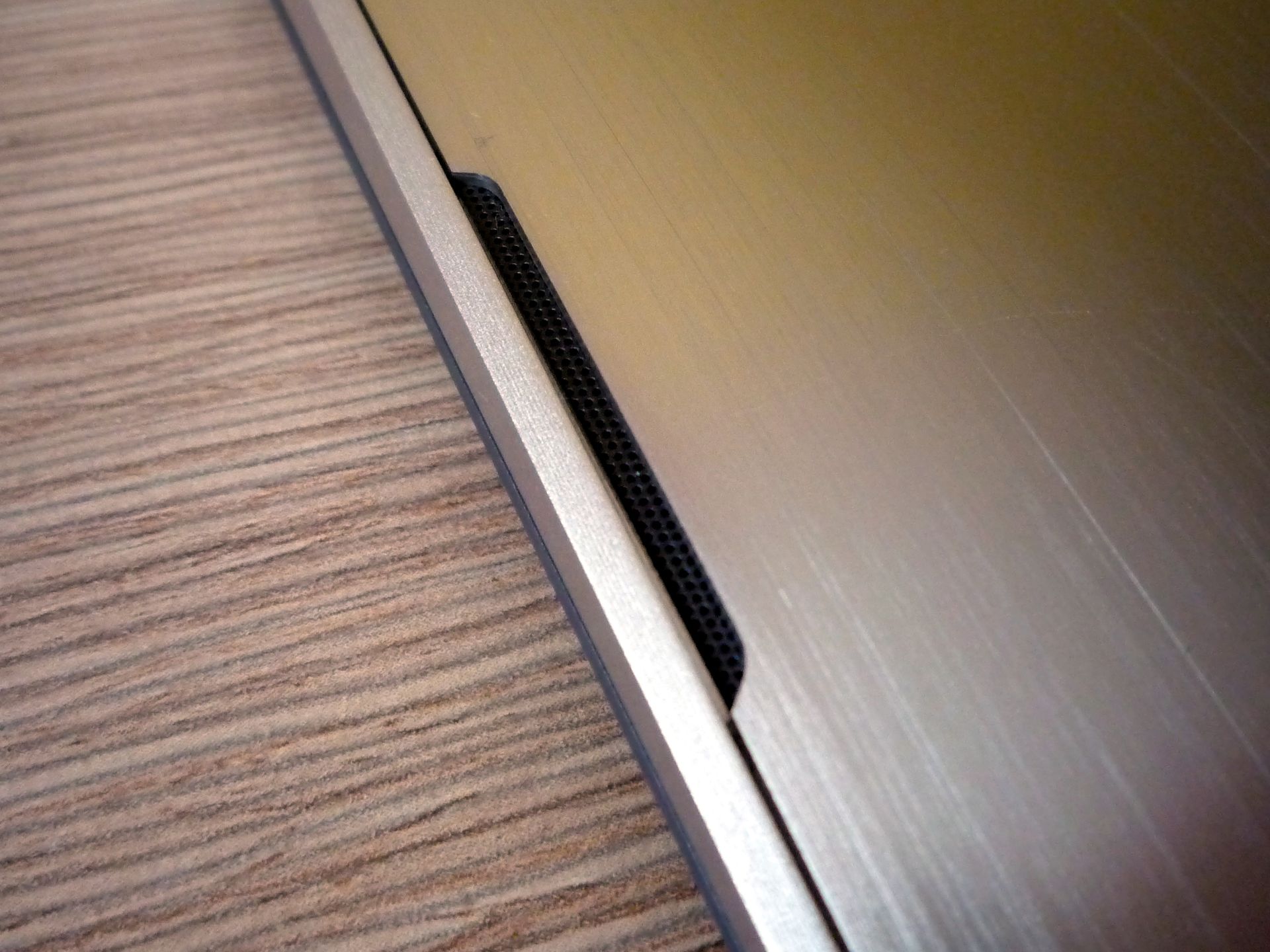 Asus Zenbook UX21E – żyletka z Core i7 [test] 15