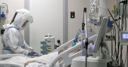 Koronawirus na świecie. Z powodu COVID-19 zmarło ponad 2 mln osób
