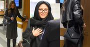 Zakapturzona Joanna Opozda w sądzie z torebką za kilka tysięcy złotych