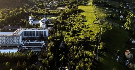Kiedyś kultowy ośrodek, dziś nowoczesny hotel. Nielimitowane wellness i dwa posiłki w cenie pobytu