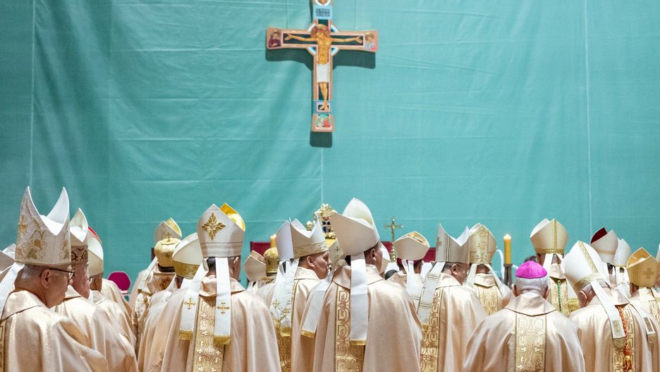 Oto na jakie emerytury mogą liczyć księża 