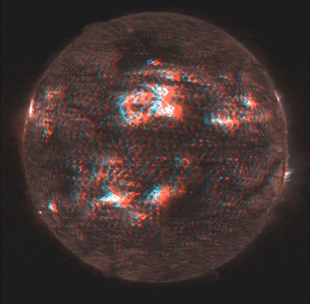 Z pomocą STEREO wykonano na przykład ten obraz Słońca w 3D. Można go zobaczyć zakładając okulary o szkłach w kolorach niebieskim i czerwonym zapewniając nam widzenie stereoskopowe.