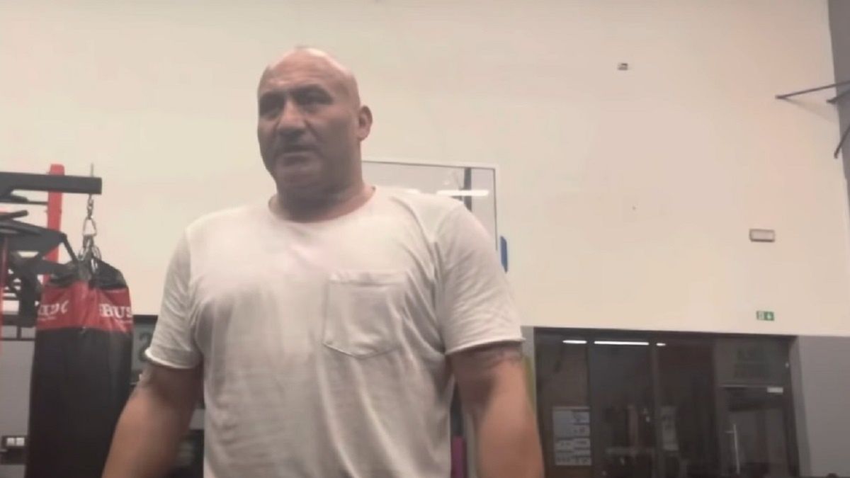 Marcin Najman w sali treningowej