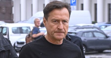 Jacek Kawalec przyszedł na pogrzeb Krzysztofa Banaszyka w KOSZULCE Z CZASZKĄ!