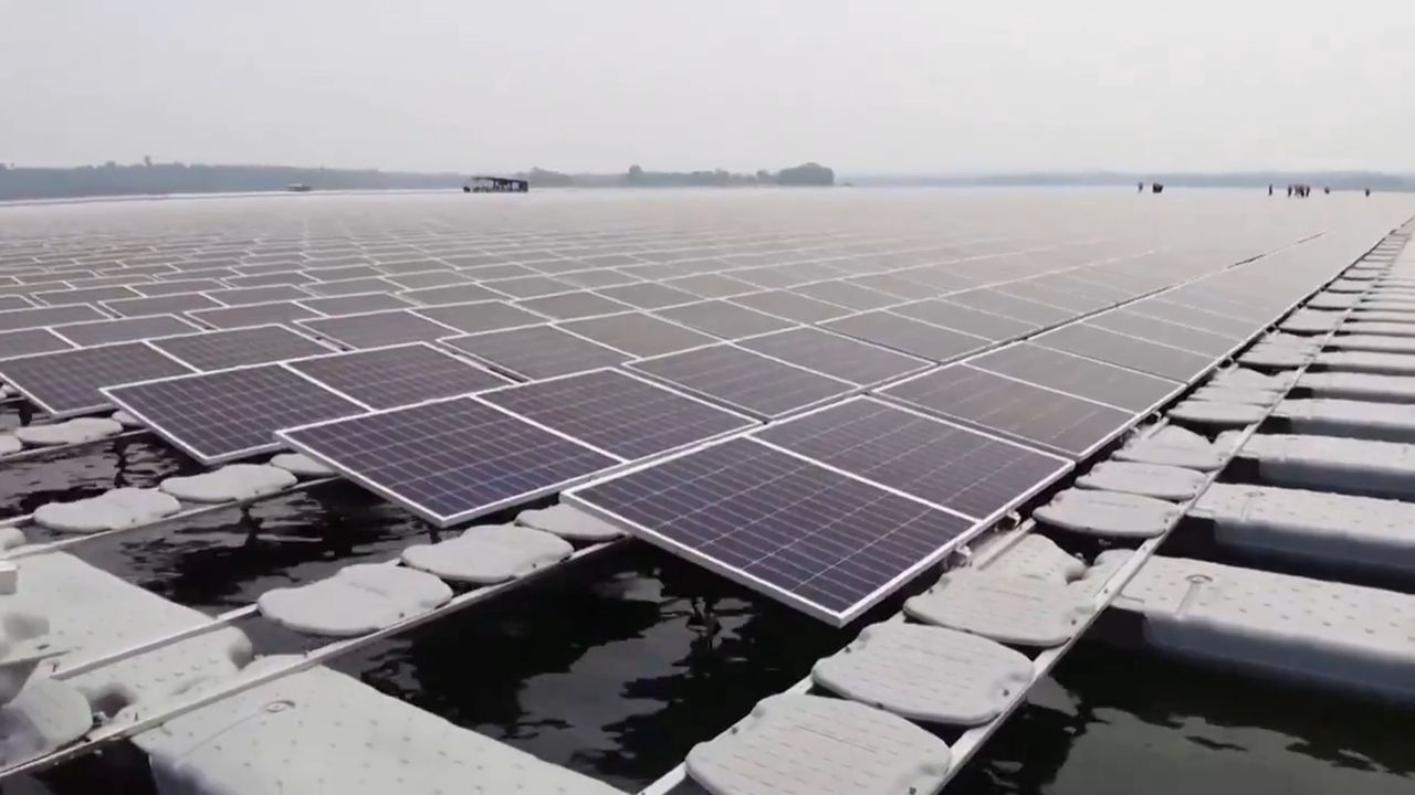 Gigantyczna pływająca farma słoneczna. Tajlandia kończy budowę [Wideo]