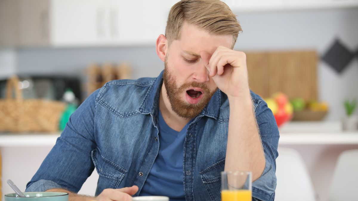 Senność po posiłku. Dlaczego się pojawia?