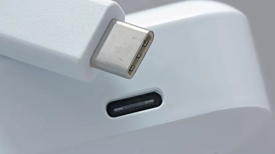 USB-C jako kabel do wszystkiego. Teraz obsłuży nawet 240 watów