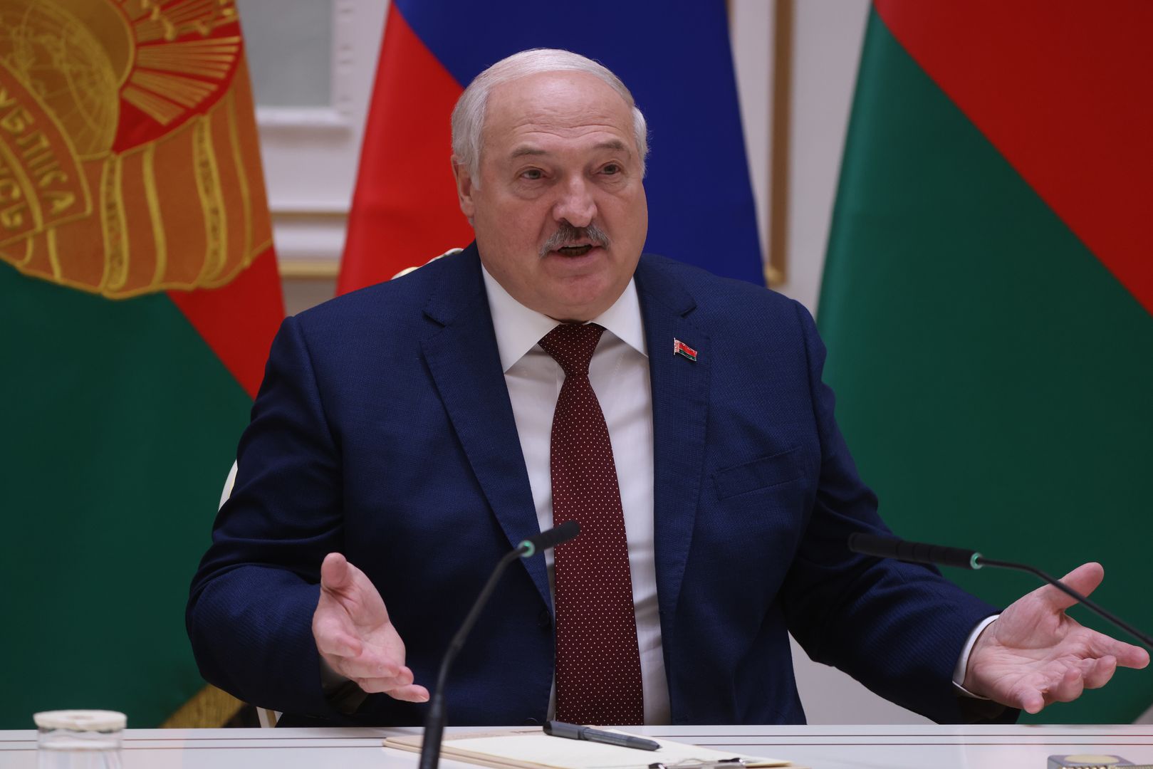"Zostały ustawione na pozycjach". Łukaszenka próbuje straszyć Ukrainę