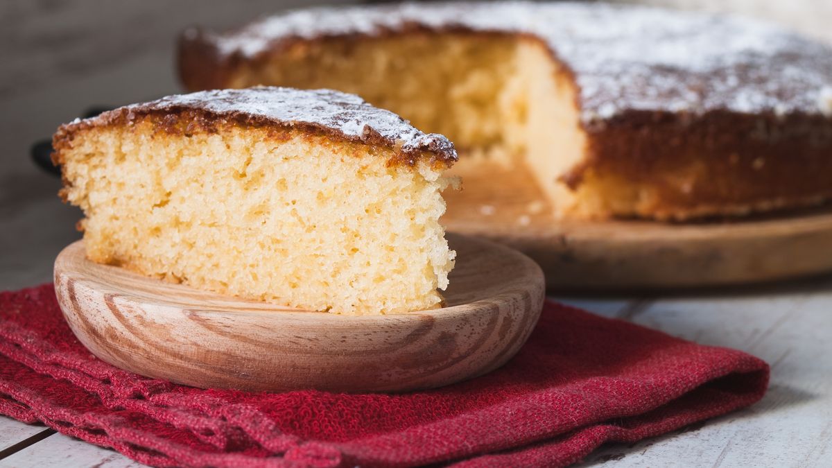 Puszyste ciasto z brzoskwiniami