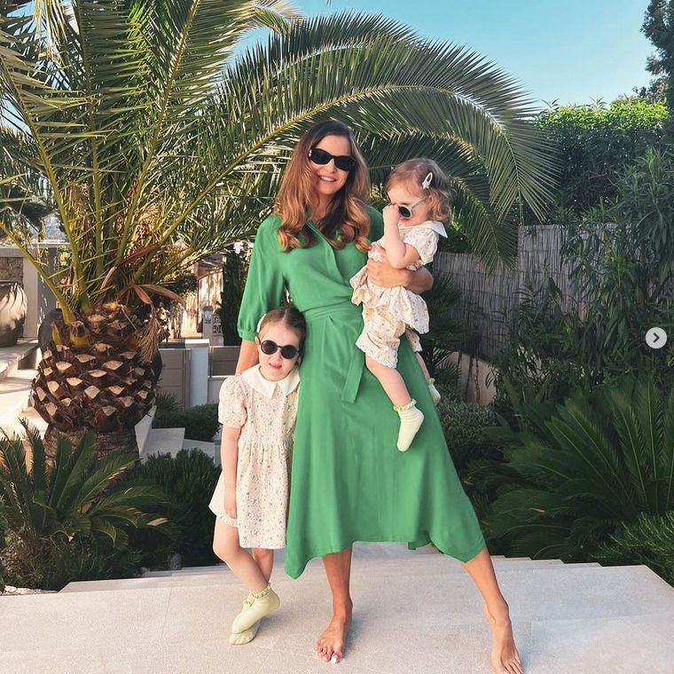 Anna i Robert Lewandowscy z córkami
