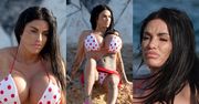 Katie Price eksponuje swoje walory po "największej w historii operacji piersi" (ZDJĘCIA)