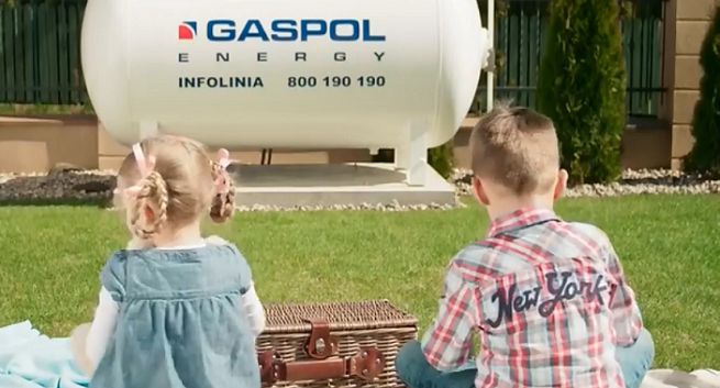 Dziecięce objaśnienia domowe reklamują Gaspol Energy ze stałą ceną przez 3 lata (wideo)