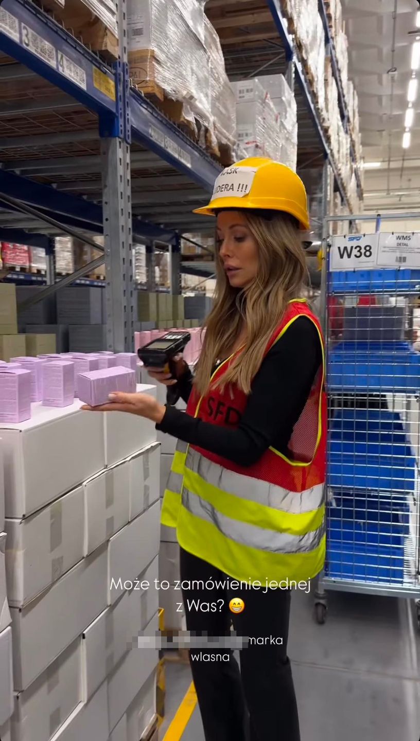 Małgorzata Rozenek dogląda zamówień klientów w magazynie
