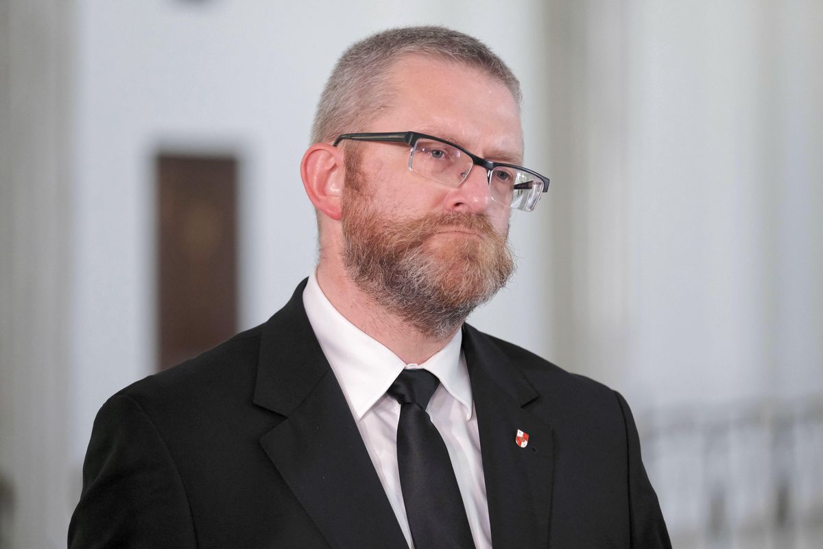 Grzegorz Braun odmawia noszenia maseczki w Sejmie 