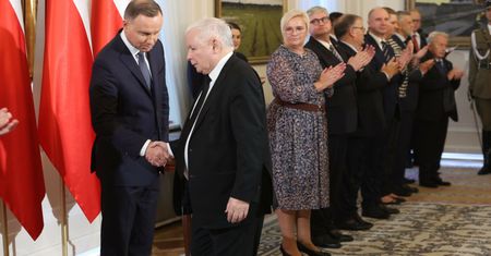 "Lex Tusk". PiS cieszy się z decyzji prezydenta. "Andrzej udowodnił, że jest z nami"