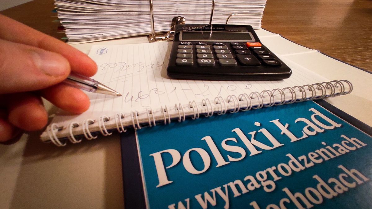 Przedsiębiorcy, którzy zapłacili w grudniu do ZUS dwa razy, odliczą od podatku 13 składek zdrowotnych — pisze "Rz" 