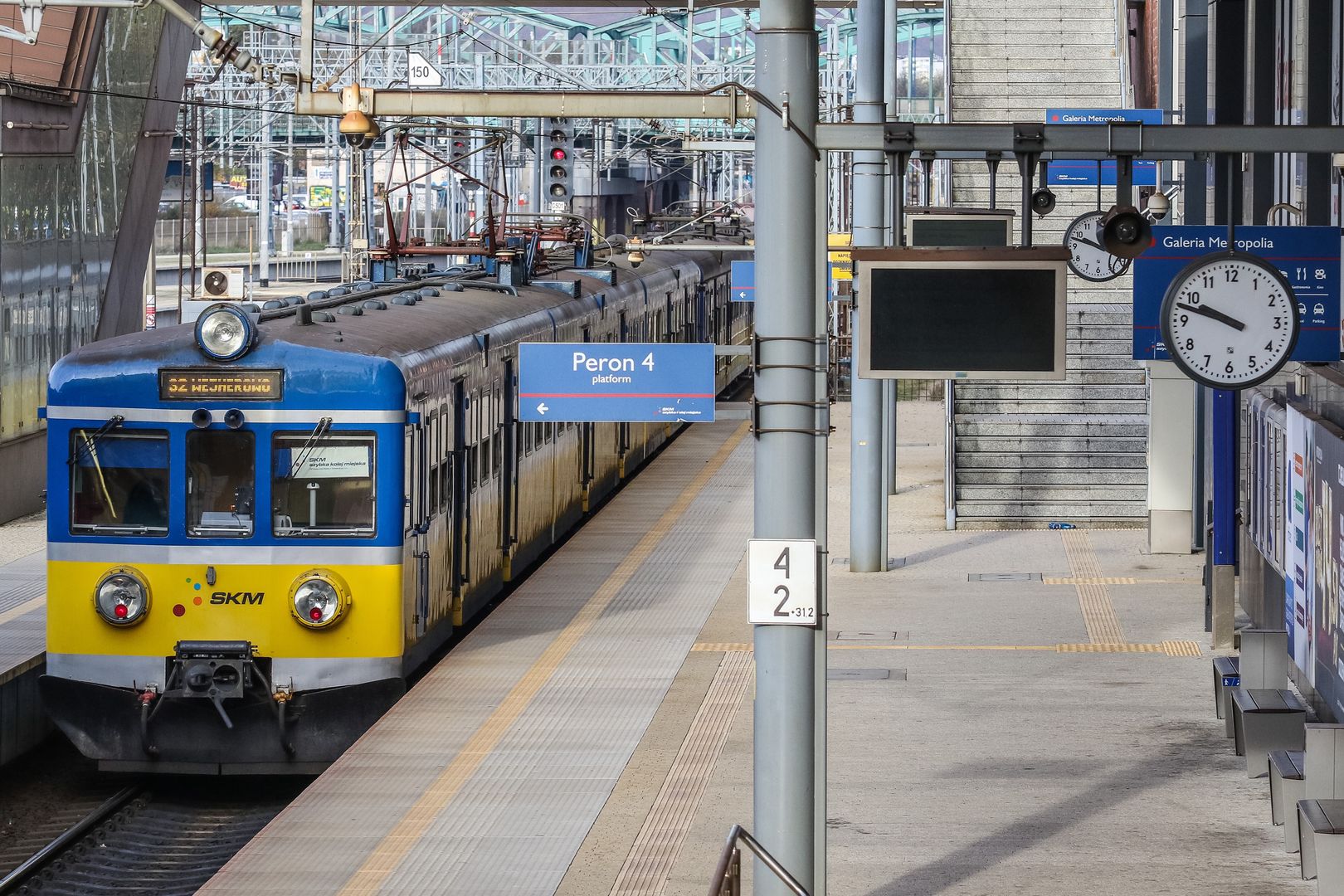 Suburban train (SKM) passing a railway station clock is seen in Gdansk, Poland on 26 October 2019 On October 27th when local daylight time is about to reach 3 a.m. clocks in Poland are turned backward 1 hour to 2 a.m. local standard time instead. This time change is called Fall Back or Winter Time. (Photo by Michal Fludra/NurPhoto via Getty Images)