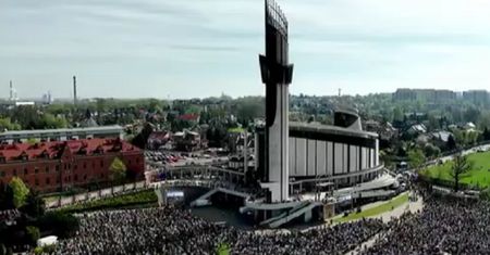 Takiej frekwencji pozazdrościć może niejeden lokal wyborczy. Zobaczcie, jak w niedzielę wyglądały krakowskie Łagiewniki