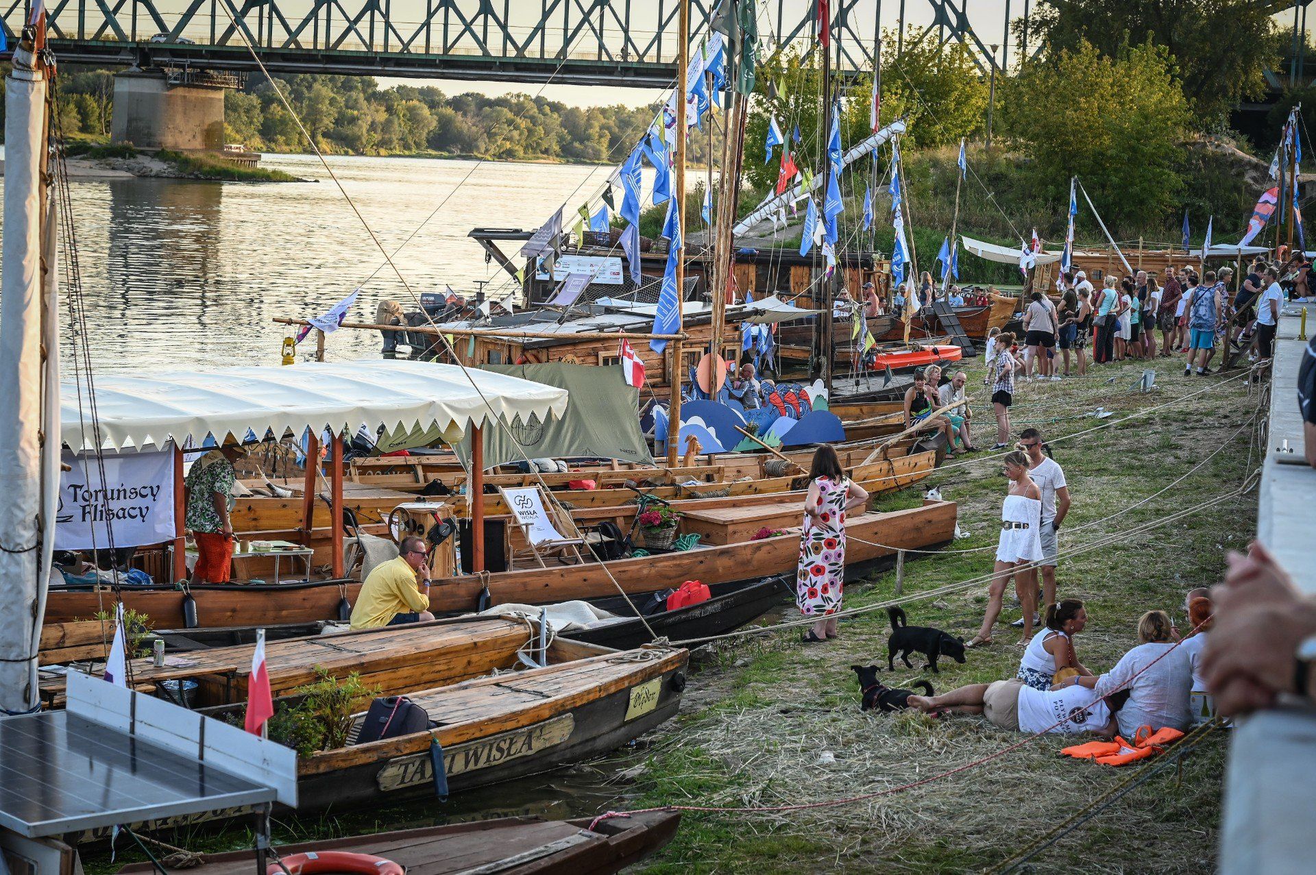 Jarmarki, pikniki, koncerty, inscenizacje historyczne i festiwale - to tylko część wydarzeń zaplanowanych na weekend 15-17 sierpnia w Kujawsko-Pomorskiem. Zobacz gdzie i kiedy warto być latem w regionie. Prezentujemy TOP imprezy, m. in. w Grudziądzu, Ciechocinku, Golubiu-Dobrzyniu, Więcborku, Biskupinie, Bydgoszczy, Włocławku, Inowrocławiu, Żninie