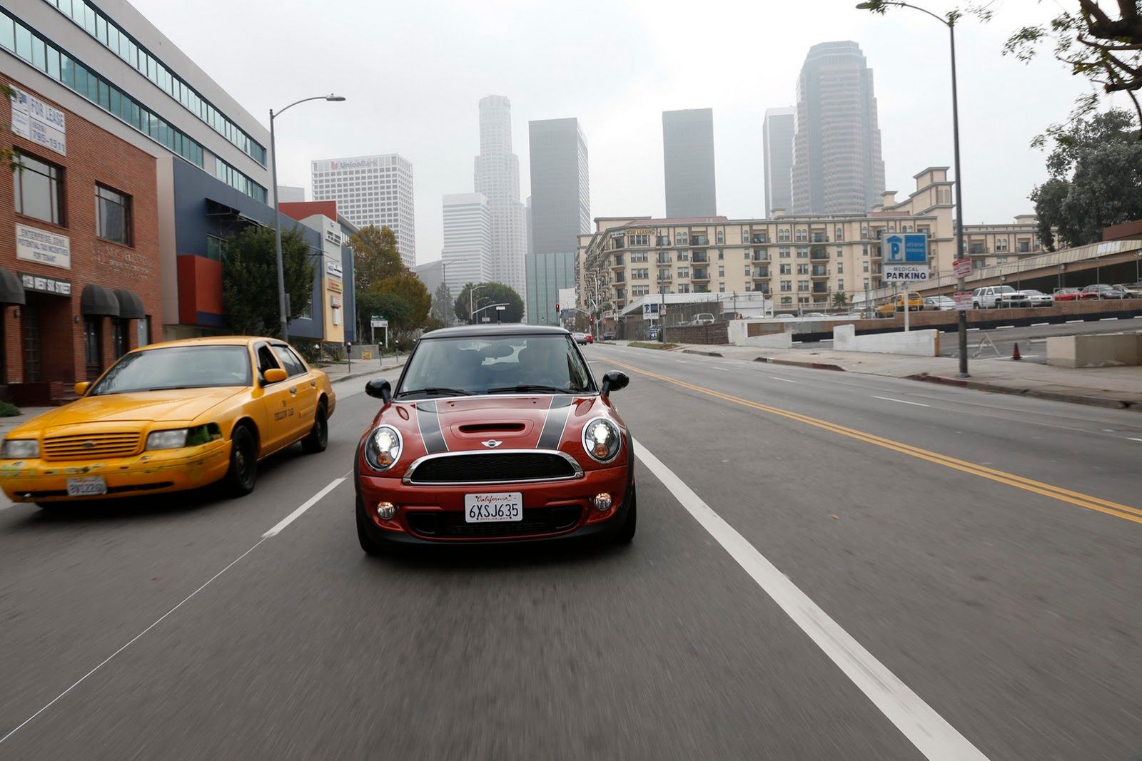 Galeria Mini jako celebracja sprzedaży półmilionowego egzemplarza w USA 113