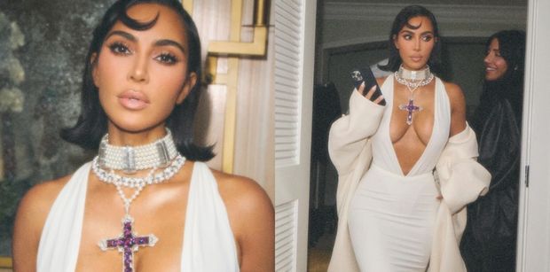 Kim Kardashian eksponuje GŁĘBOKI dekolt i naszyjnik z krzyżem. W komentarzach BURZA: "Ściągnij to z szyi, to nie moda"