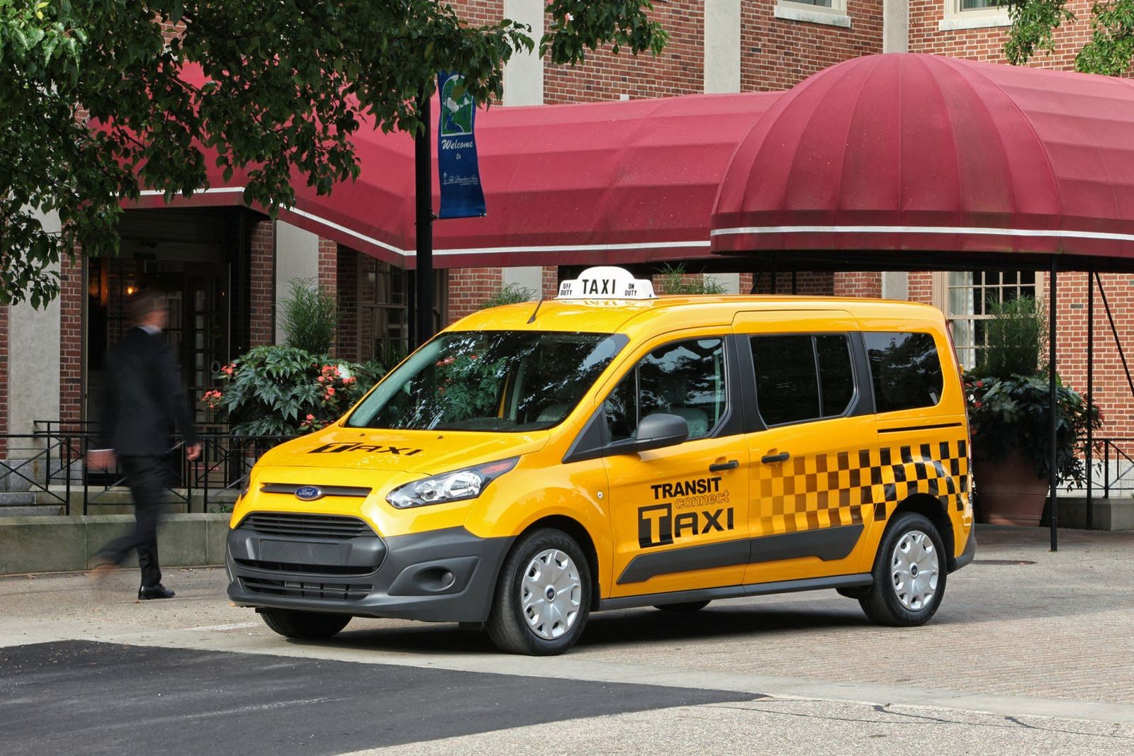 Ford introduces the 2014 Transit Connect Taxi, prioritizing passenger and cargo space, livery-duty durability and low operating costs.