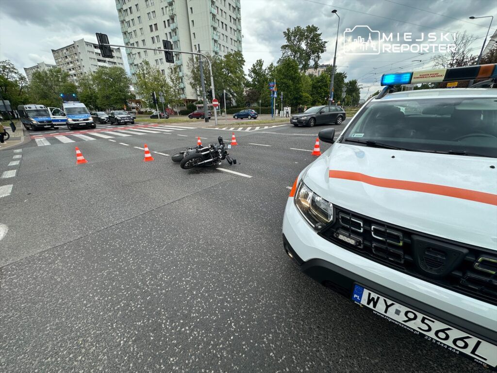 fot. Miejski Reporter. Motocyklista ranny po zderzeniu z przewozem osób