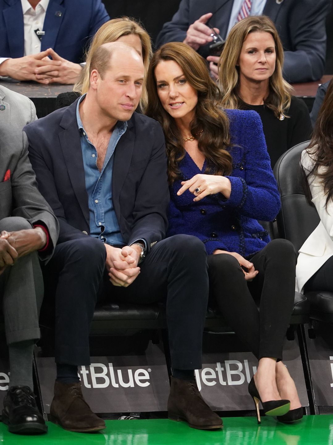 Kate Middleton i książę William zostali WYBUCZENI na meczu koszykówki w Bostonie