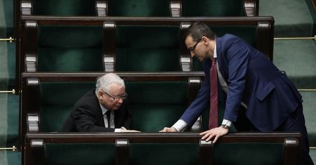 Sondaż parlamentarny dla WP. Bez zmian na prowadzeniu, roszady po stronie opozycji