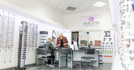 Toruń. Okulary dobrane nie tylko do twarzy, ale i charakteru. Tak od 50 lat działa Zakład Optyczny Antczak