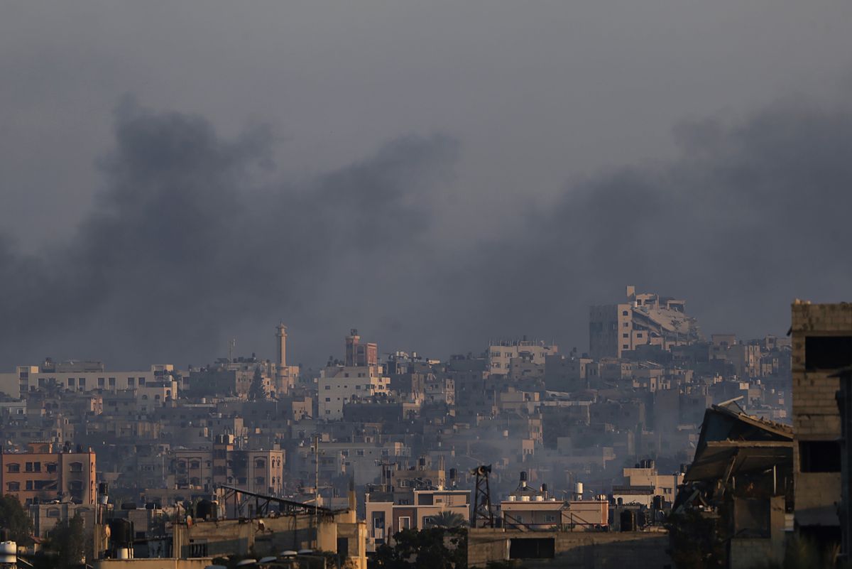 Dym nad Strefą Gazy po izraelskim ostrzale