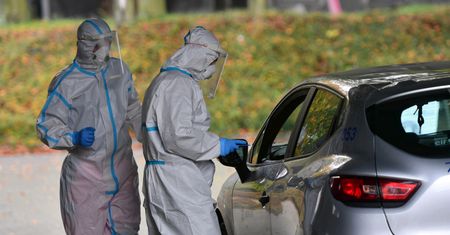 Rekord zakażeń koronawirusem. Wirusolog: To się utrzyma