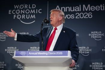 Trump przekręca historię. Twierdzi, że USA "oddały" Grenlandię