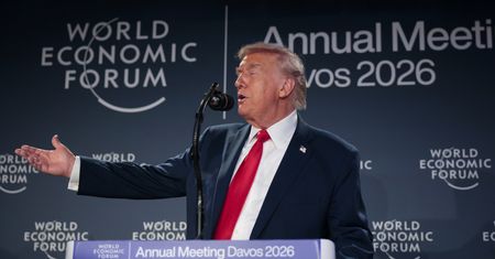 Trump przekręca historię. Twierdzi, że USA "oddały" Grenlandię