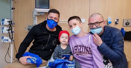 Bruno przeszedł operację usunięcia guza. W szpitalu odwiedził go Lewandowski