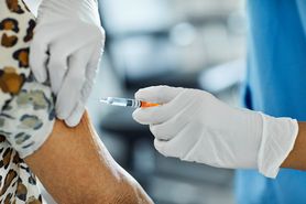 Czy szczepionka AstraZeneca jest niebezpieczna? Dr Cholewińska-Szymańska komentuje (WIDEO)