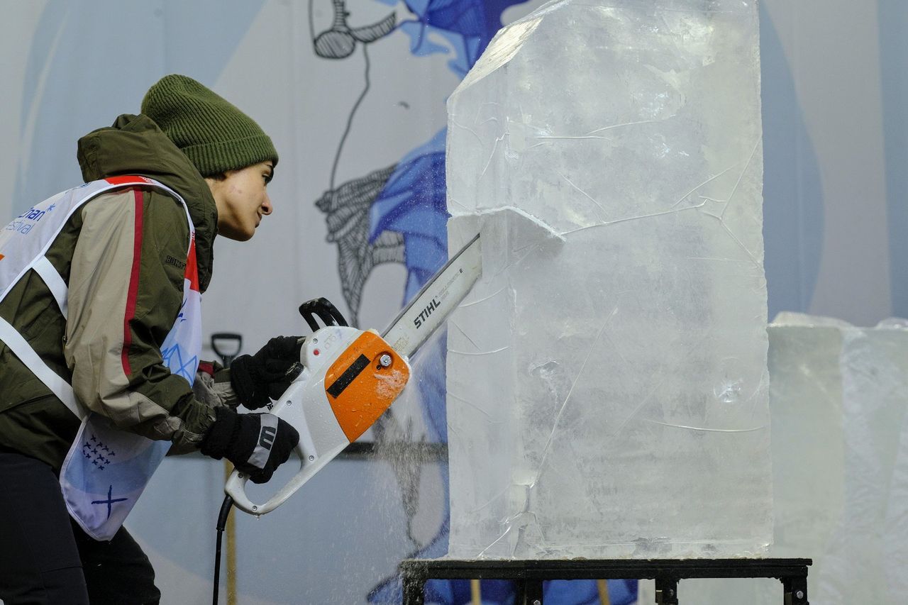 Poznań: Impreza, która przyciąga lodowych rzeźbiarzy z całego świata
