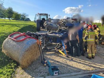 Strzelce Opolskie: Groźny incydent na polu. Rolnik zakleszczony pod ciągnikiem!