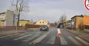Akrobata przez pasy przeszedł "odwrotnie". Uchwyciła to kamera