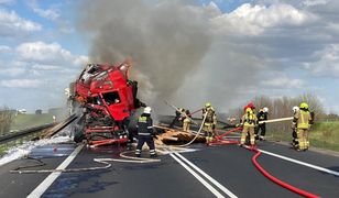 Rzeck. Pożar ciężarówki na DK16. Droga została zablokowana