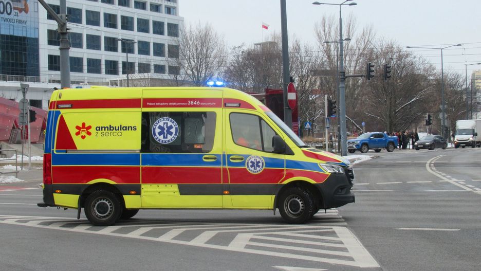 Warszawskie ko?cio?y Bazak
Fot. Zofia i Marek Bazak/East News, Warszawa N/z ambulans medyczny, transport medyczny, na karetce napis: "Ambulans z Serca", pojazd zakupiony dzieki pomocy 3846 darczyncow, niesie pomoc medyczna osobom w kryzysie bezdomnosci, karetka dla bezdomnych, patrol medyczny na terenie Warszawy.
ZOFIA BAZAK